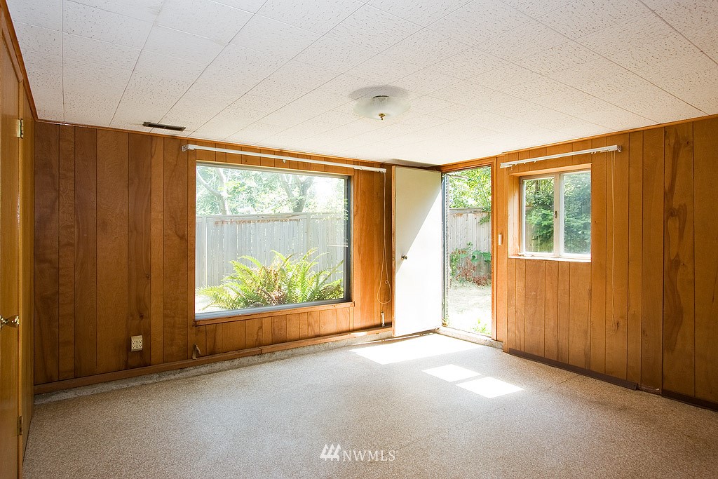6950 South Rustic Road Seattle, WA 98178 - Photo 12 of 15