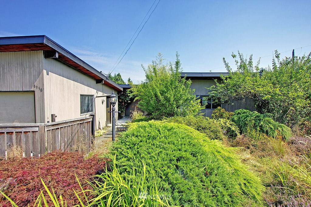 6950 South Rustic Road Seattle, WA 98178 - Photo 3 of 15