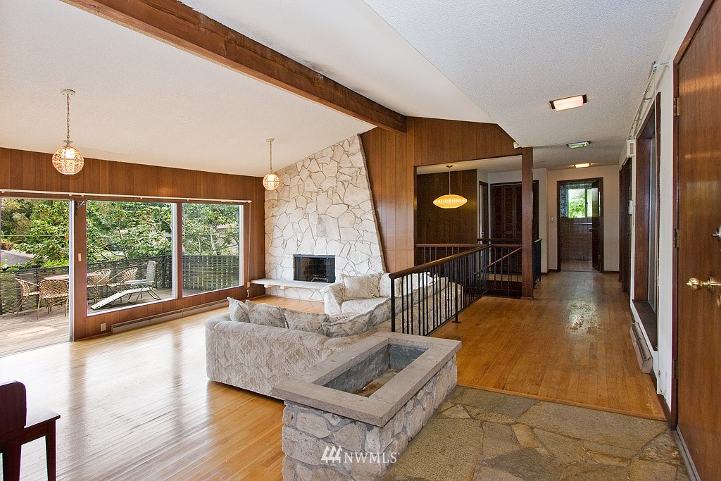 6950 South Rustic Road Seattle, WA 98178 - Photo 4 of 15