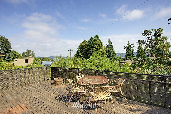 6950 South Rustic Road Seattle, WA 98178 - Photo 6 of 15