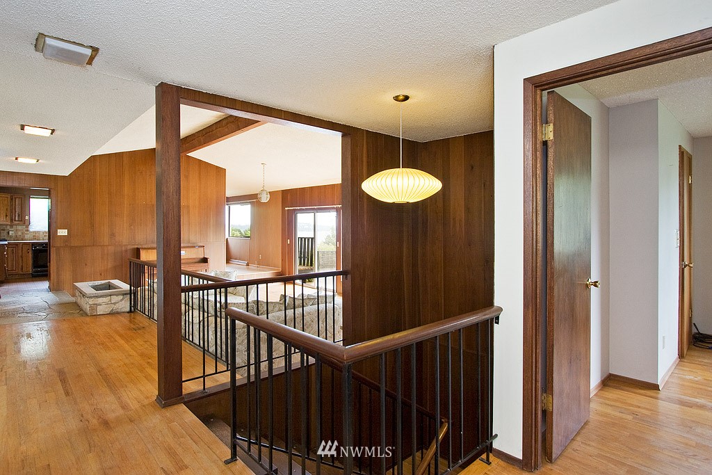 6950 South Rustic Road Seattle, WA 98178 - Photo 7 of 15