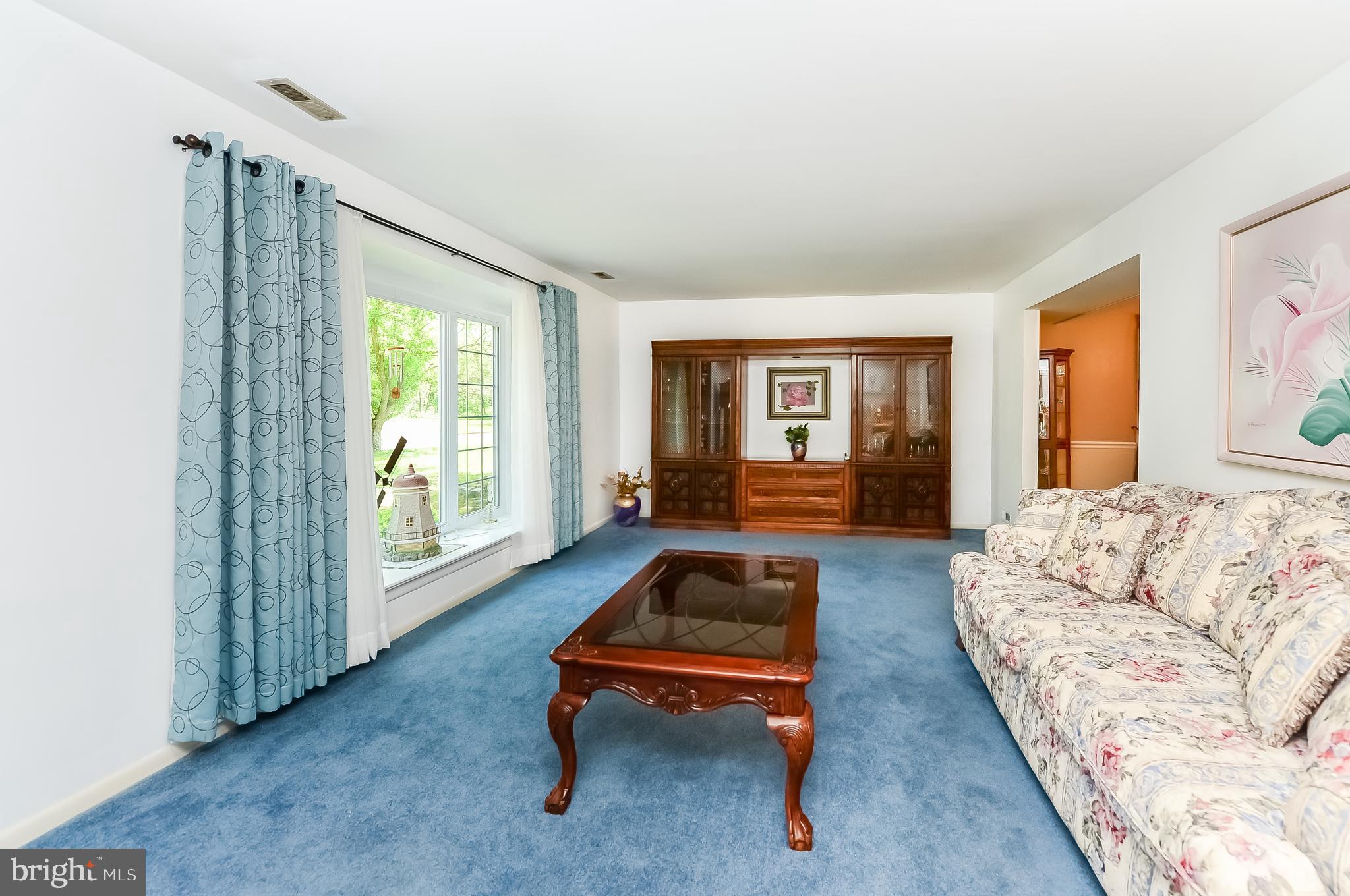 1 Old Mill Road Sewell, NJ 08080 - Photo 10 of 36 Living Room