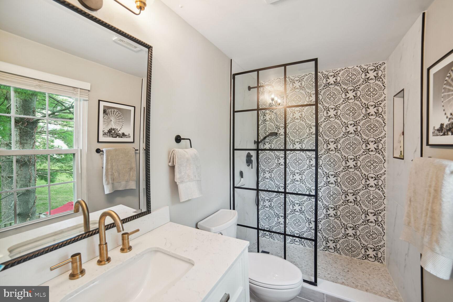 12 Tabiona Court Silver Spring, MD 20906 - Photo 16 of 34 Primary Bath