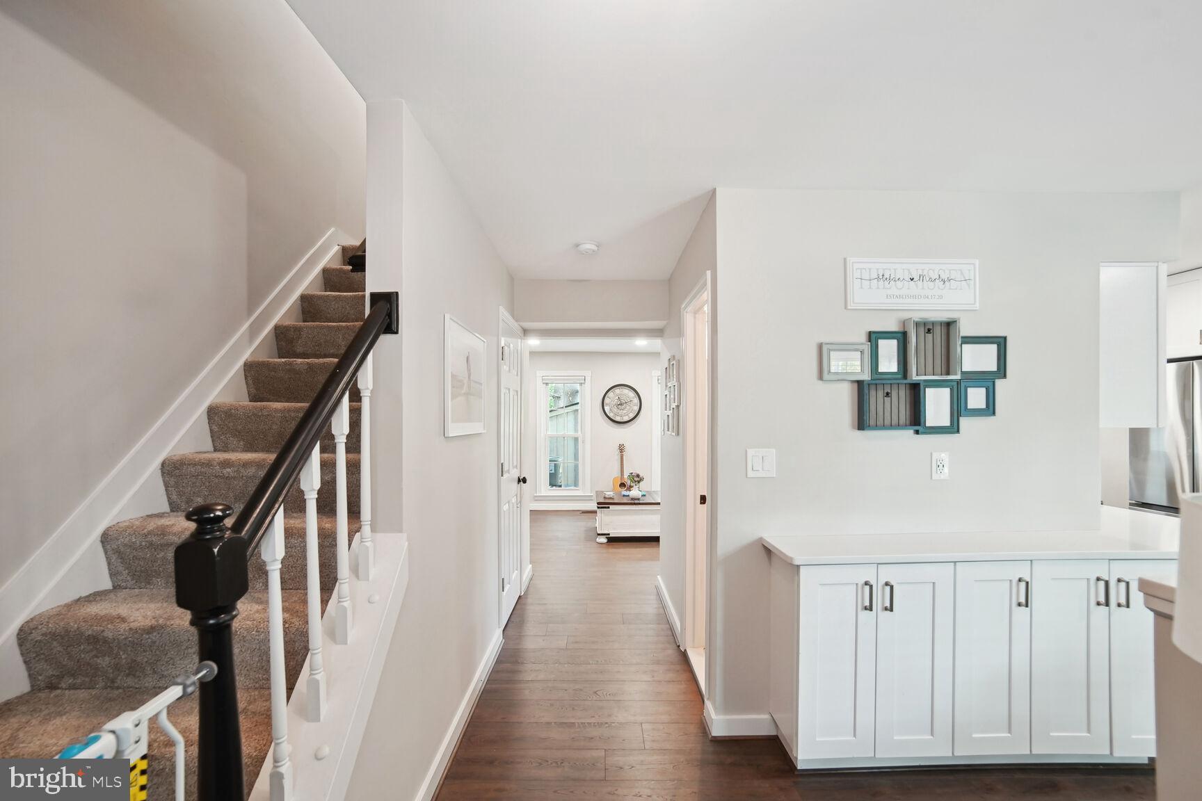 12 Tabiona Court Silver Spring, MD 20906 - Photo 3 of 34 Foyer