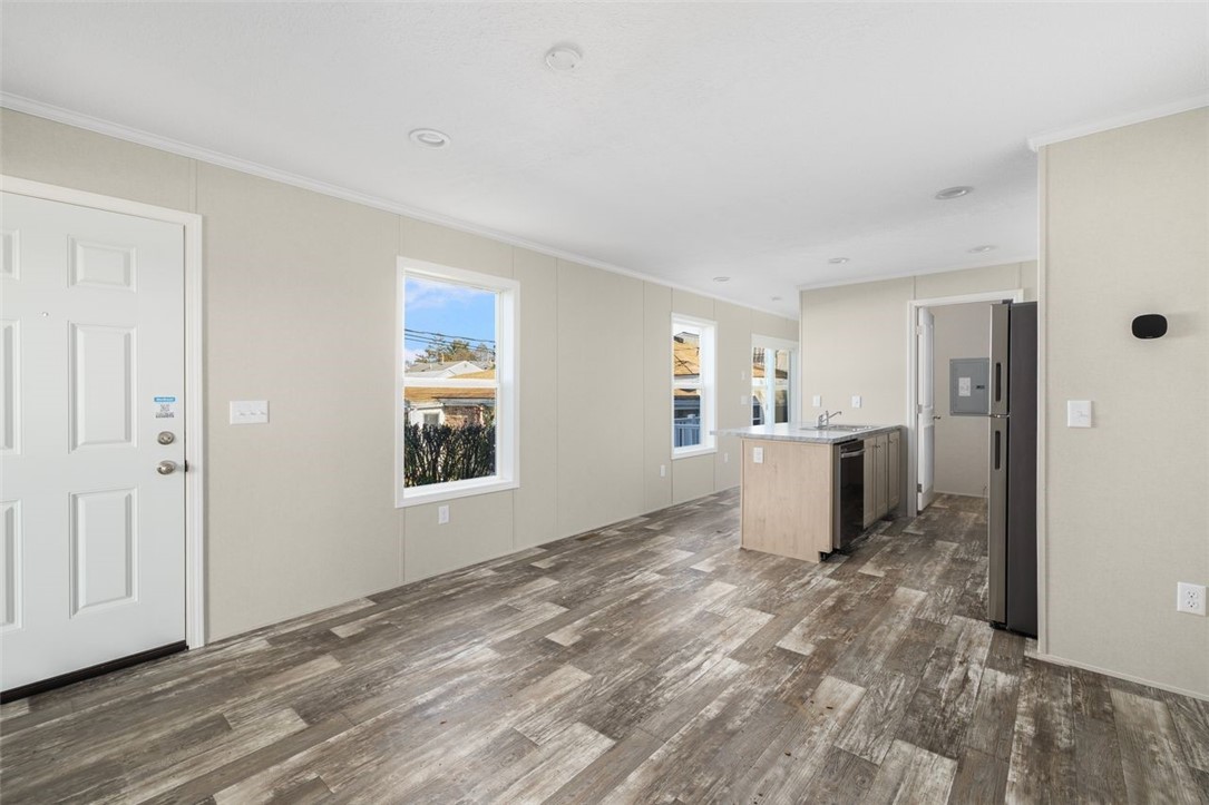 38 Lowell Avenue Pawtucket, RI 02861 - Photo 4 of 27