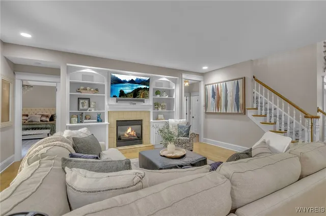 $848,000 | 4586 Freeman Road, Orchard Park, NY 14127