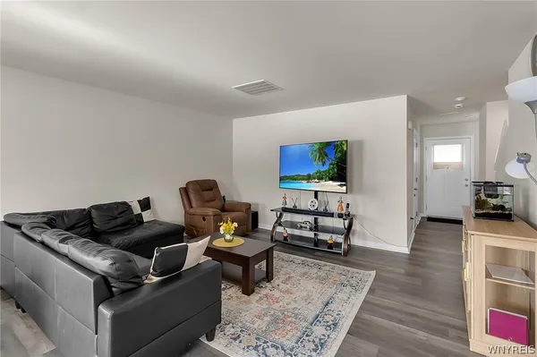 $274,900 | 107 Grant Boulevard, West Seneca, NY 14218