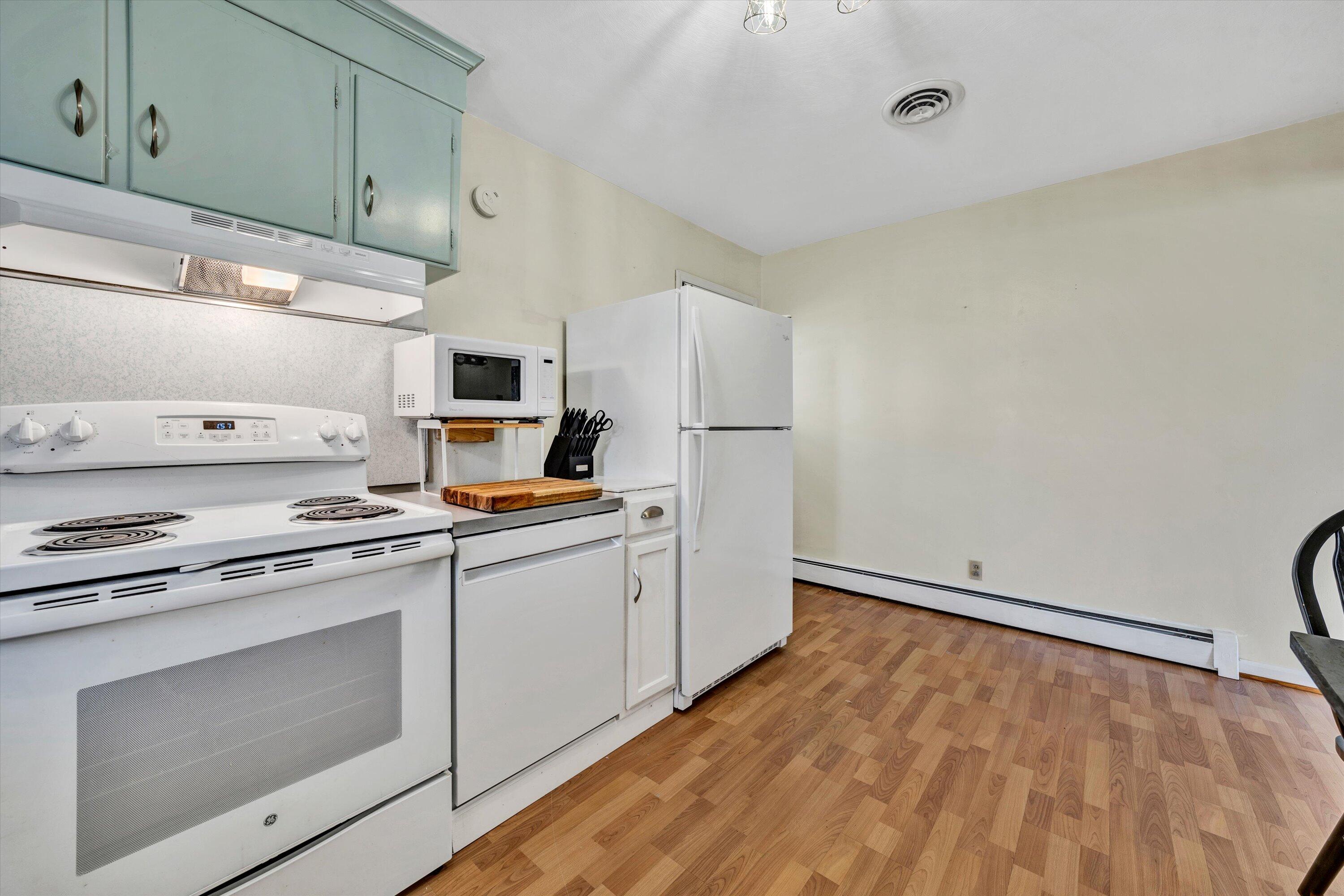 217 Rutledge Circle Salem, VA 24153 - Photo 7 of 24 Kitchen 3