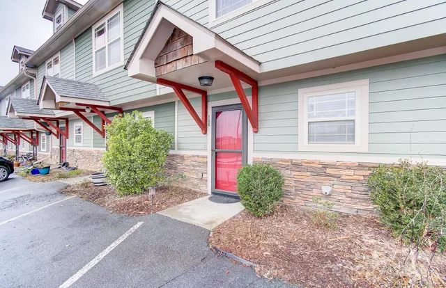$250,000 | 15 Lees Creek Road, Unit K, Asheville, NC 28806