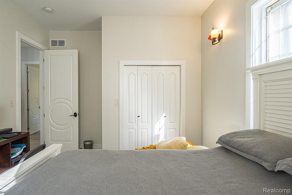 28706 West Nine Mile Road Farmington Hills, MI 48336 - Photo 26 of 51