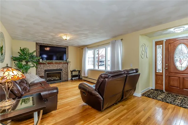 $869,900 | 45 Bayberry Lane, East Greenwich, RI 02818