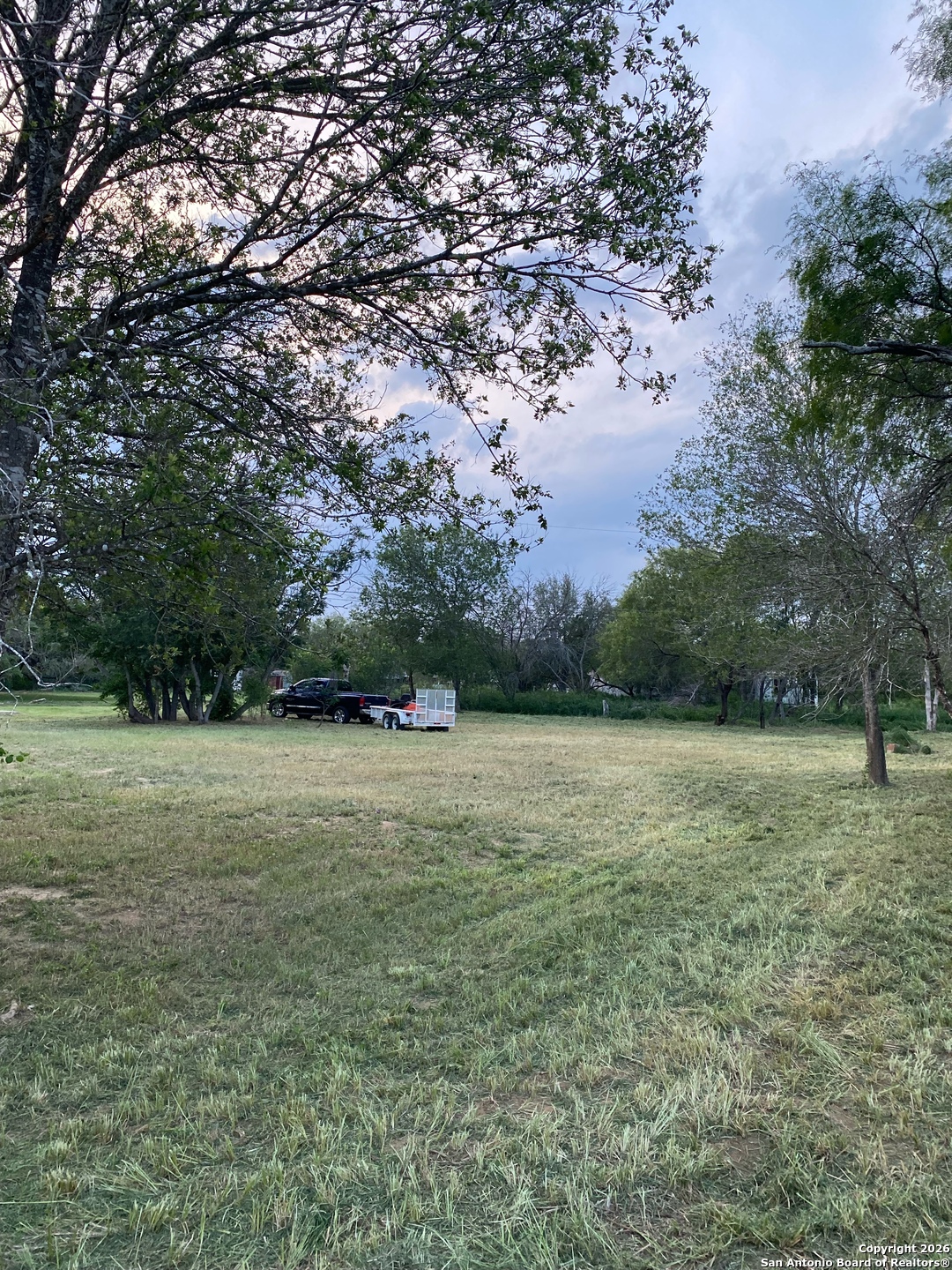 -kilowatt Rd Kilowatt Elmendorf, TX 78112 - Photo 5 of 5 a big yard with lots of green space