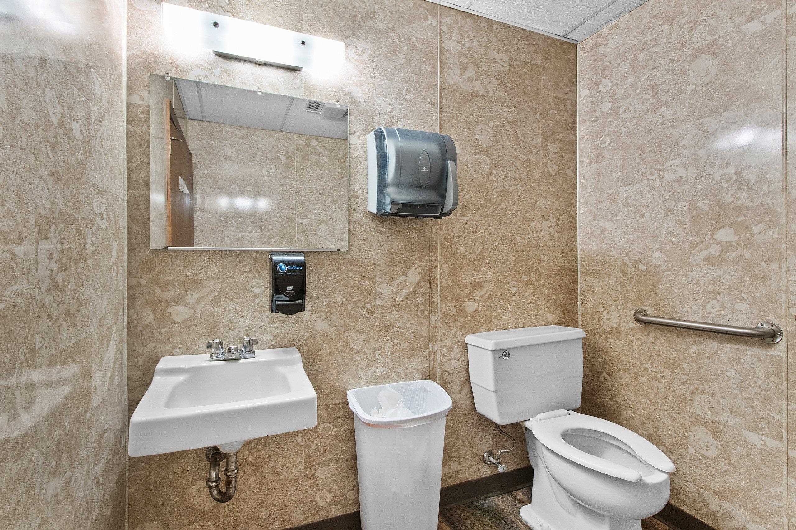 202 West Lieg Avenue Shawano, WI 54166 - Photo 13 of 48