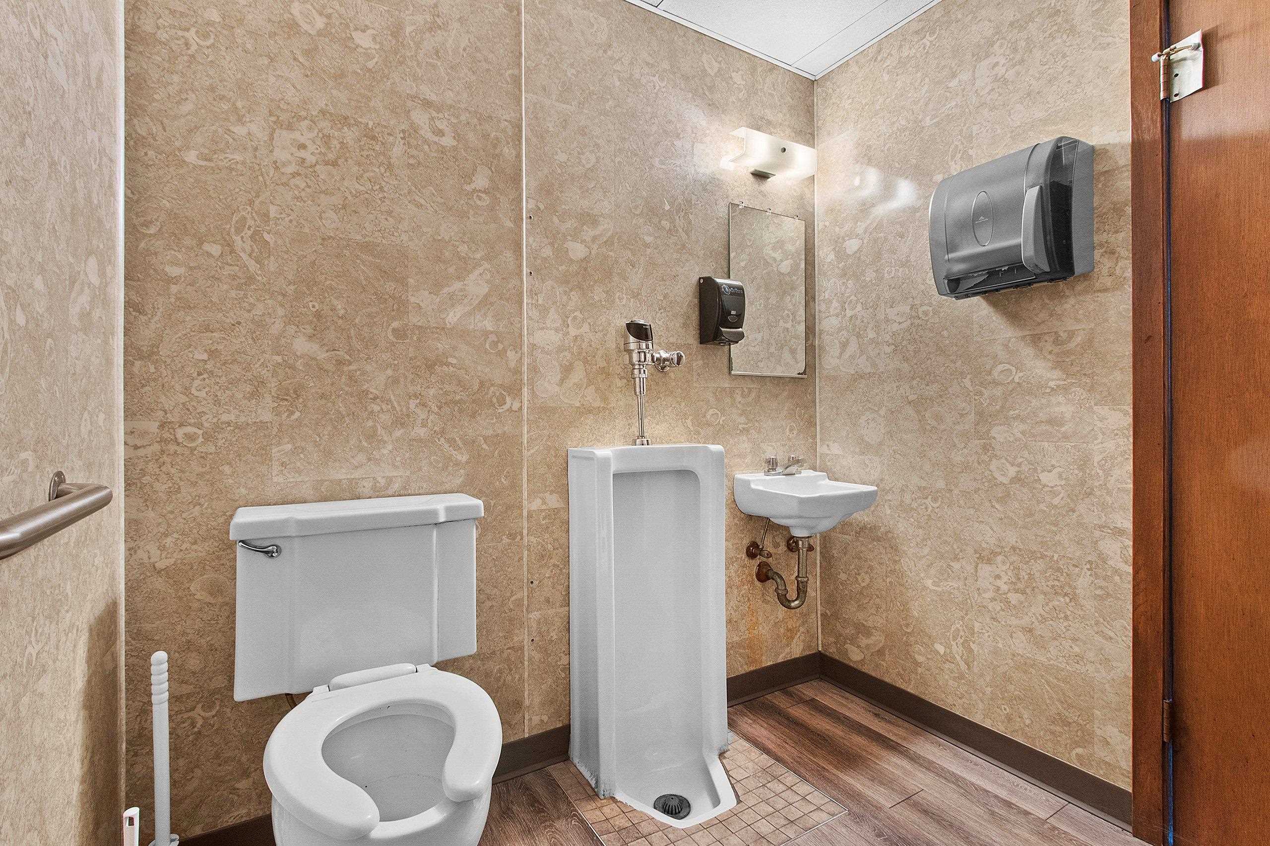 202 West Lieg Avenue Shawano, WI 54166 - Photo 14 of 48