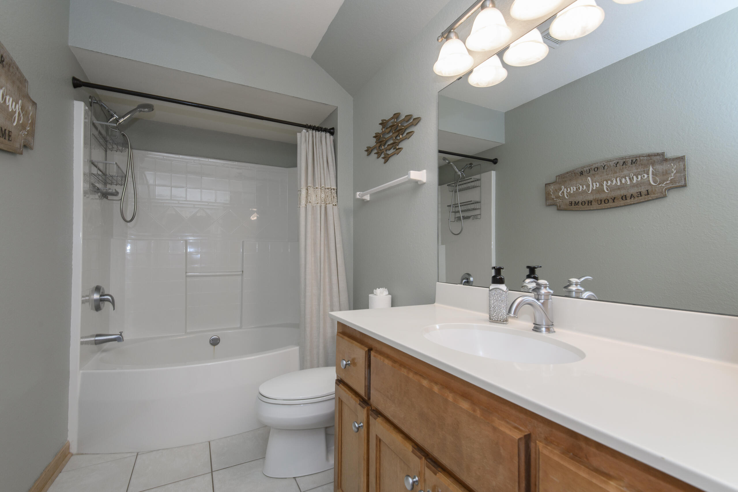 2217 Deer Path Waukesha, WI 53189 - Photo 34 of 54 Full Bathroom