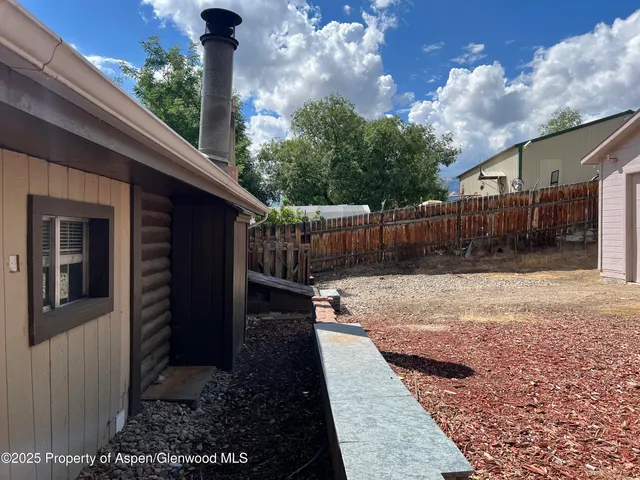 a front view of house with yard