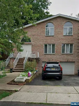 $3,800 | 211 Columbus Avenue, Unit 2ND/F, Palisades Park, NJ 07650