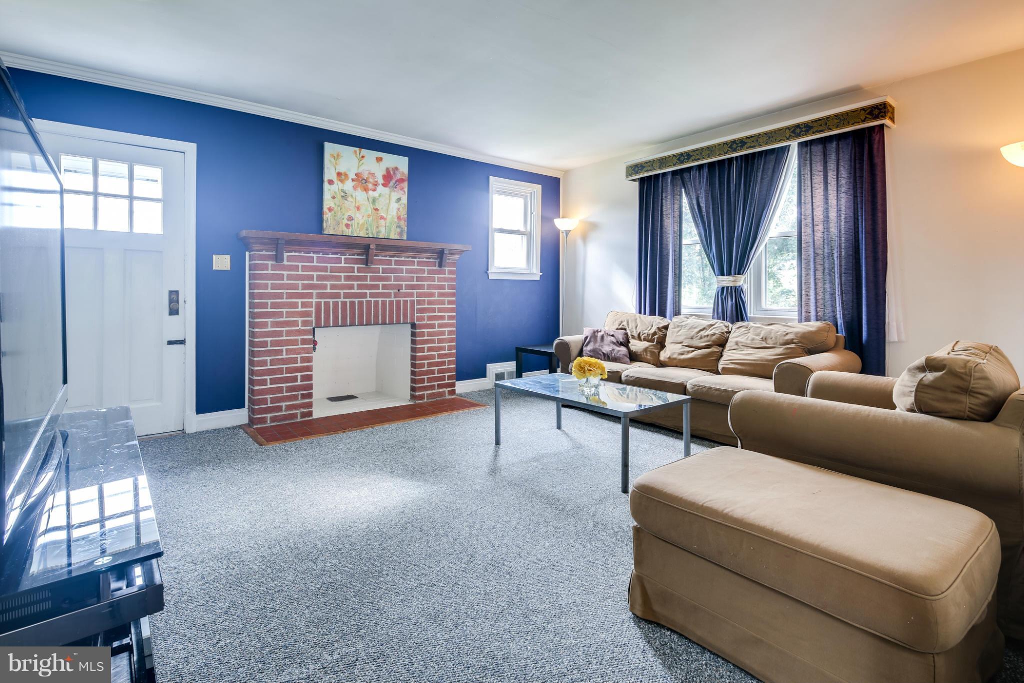 9832 Harford Road Baltimore, MD 21234 - Photo 3 of 30 Living Room