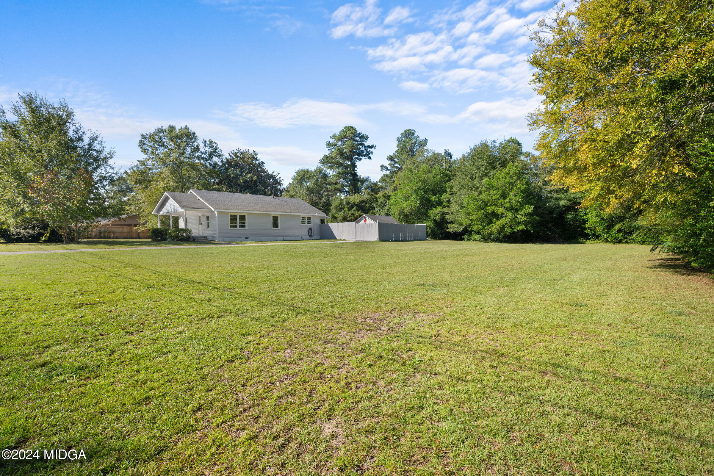 4531 Bishop Road Macon, GA 31206 - Photo 3 of 30 3_241007_4531_bishop_rd_macon_0133