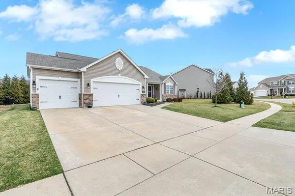 $620,000 | 178 Oakhurst Drive, O'Fallon, MO 63368
