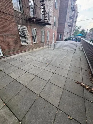 $684,999 | 221 McDonald Avenue, Unit 1G | Windsor Terrace