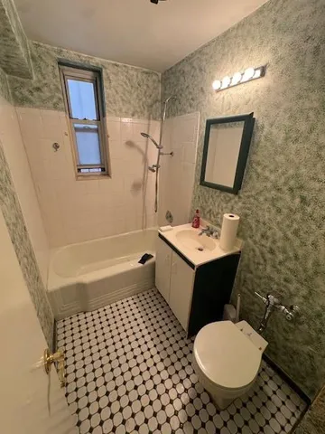 $684,999 | 221 McDonald Avenue, Unit 1G | Windsor Terrace