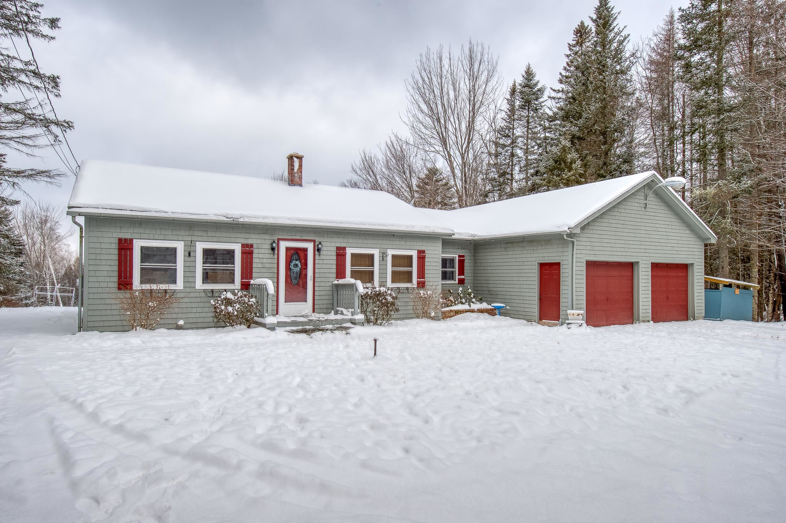153 Old E Road Whitefield, NH 03598 - Photo 1 of 37