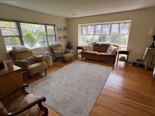 $7,200 | 321 Nassau Avenue, Manhasset, NY 11030