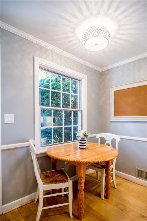 2332 Mill Grove Road Pittsburgh, PA 15241 - Photo 8 of 25 Breakfast nook in the kitchen