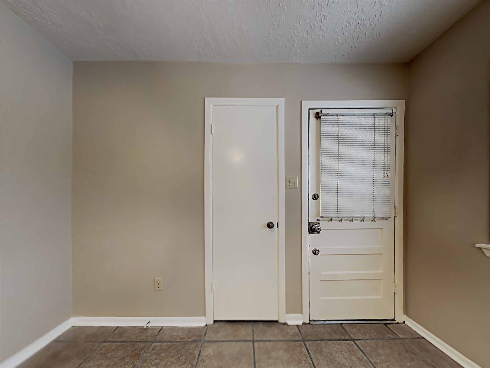 603 Blue Ridge Drive Shenandoah, TX 77381 - Photo 12 of 17 an empty room with cabinet