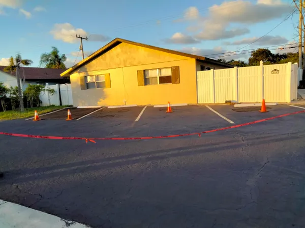 $2,050 | 564 Holly Drive, Unit 1, Palm Beach Gardens, FL 33410