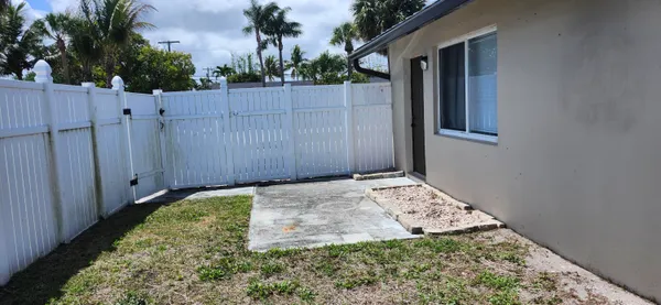 $2,050 | 564 Holly Drive, Unit 1, Palm Beach Gardens, FL 33410