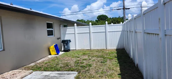 $2,050 | 564 Holly Drive, Unit 1, Palm Beach Gardens, FL 33410