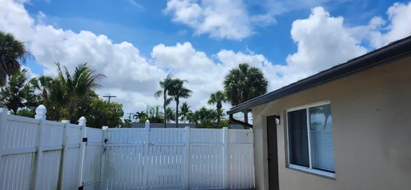 $2,050 | 564 Holly Drive, Unit 1, Palm Beach Gardens, FL 33410