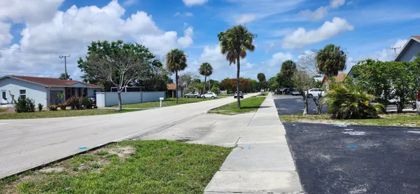 $2,050 | 564 Holly Drive, Unit 1, Palm Beach Gardens, FL 33410