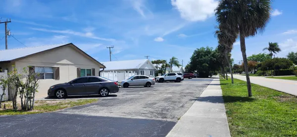 $2,050 | 564 Holly Drive, Unit 1, Palm Beach Gardens, FL 33410