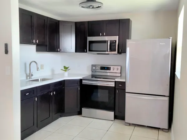 $2,050 | 564 Holly Drive, Unit 1, Palm Beach Gardens, FL 33410