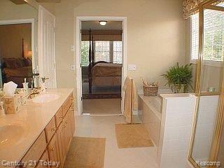 11237 Pinehurst Road Plymouth, MI 48170 - Photo 11 of 25 master bathroom.JPG