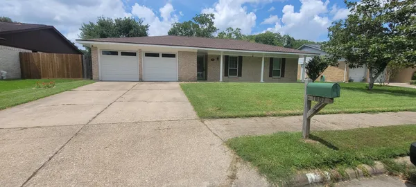$2,350 | 1807 Sleepy Creek Way, Pearland, TX 77581