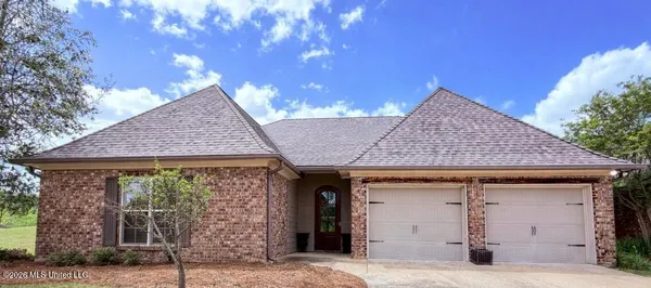 $370,000 | 3 Enclave Circle, Ridgeland, MS 39157