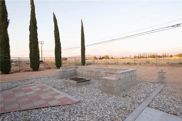 $2,600 | 11875 Morning Star Road, Apple Valley, CA 92308