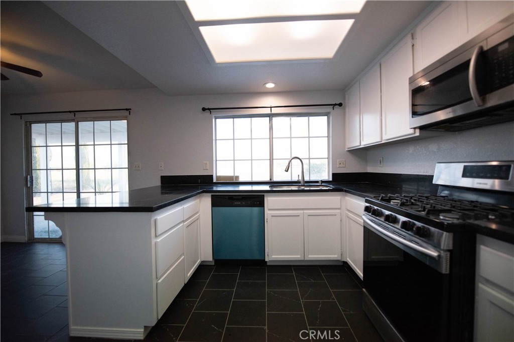 11875 Morning Star Road Apple Valley, CA 92308 - Photo 4 of 25