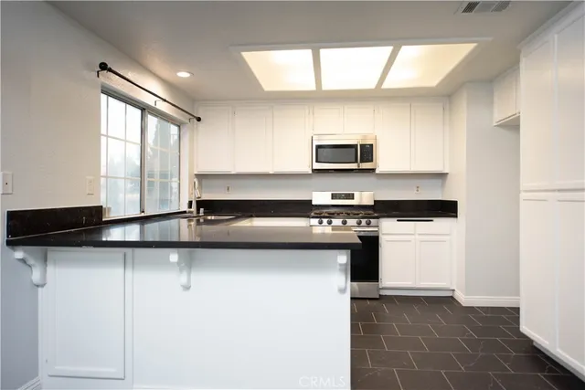 $2,600 | 11875 Morning Star Road, Apple Valley, CA 92308