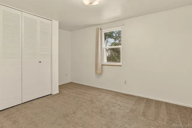 an empty room with a empty space