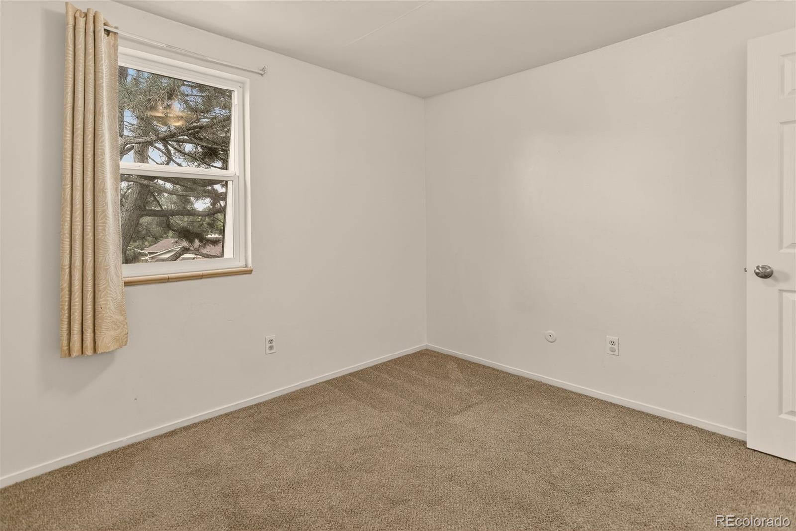 5846 South Pearl Street Centennial, CO 80121 - Photo 16 of 32 an empty room with windows