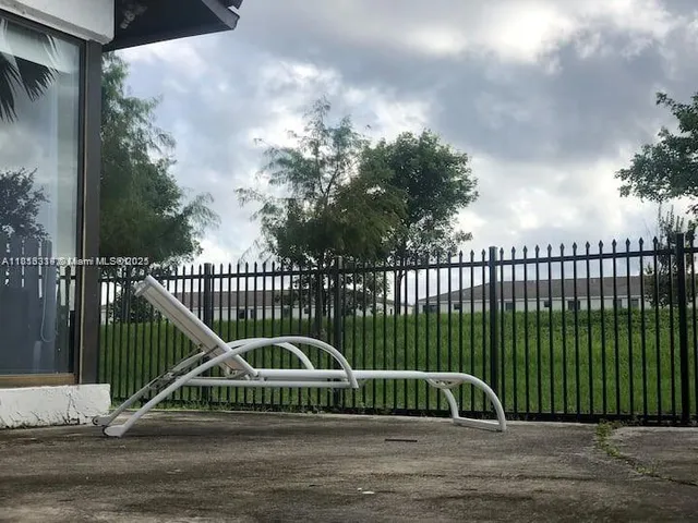 $3,700 | 534 Northeast 195th Street, Unit 534, Miami, FL 33179