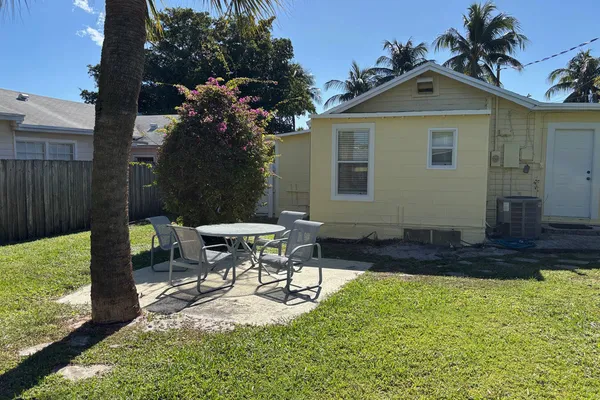 $3,000 | 419 43rd Street, West Palm Beach, FL 33407