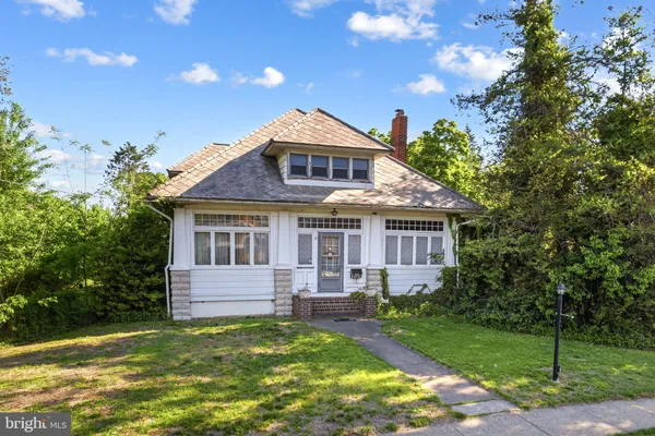 $525,000 | 115 West Gloucester Pike, Barrington, NJ 08007