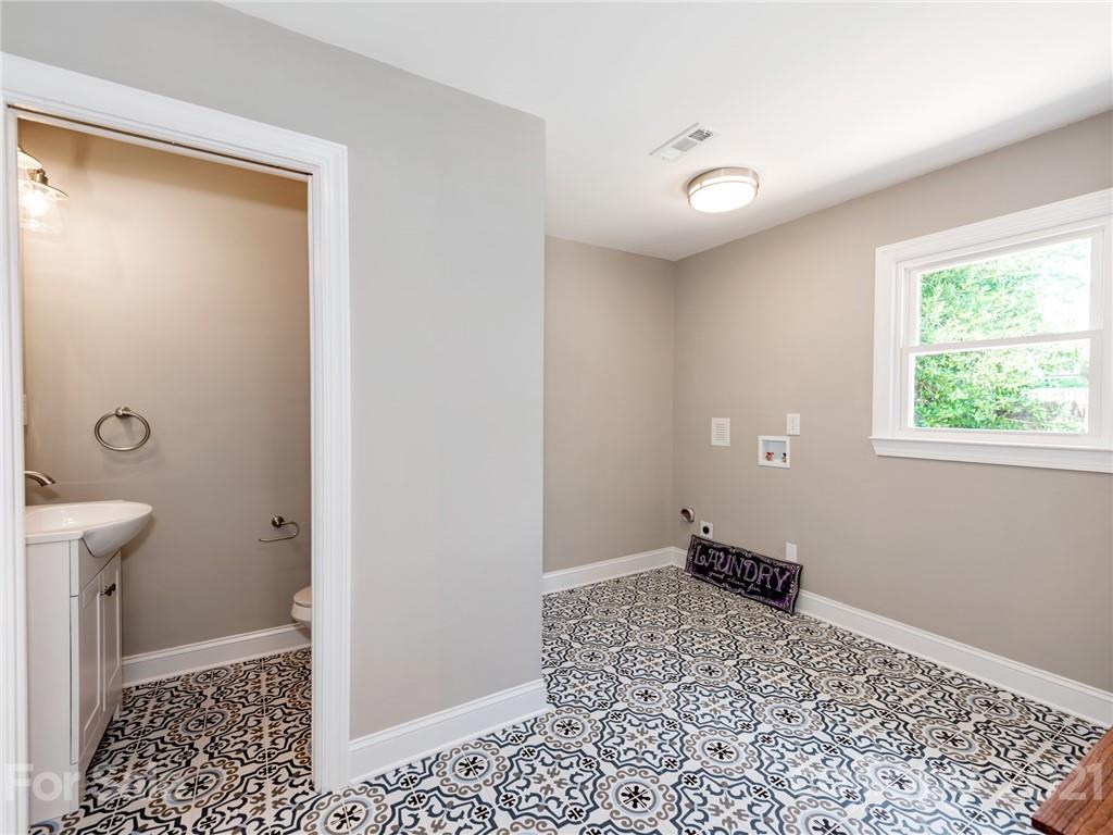 1118 Lansdowne Road Charlotte, NC 28270 - Photo 16 of 37 Gallery Image 16