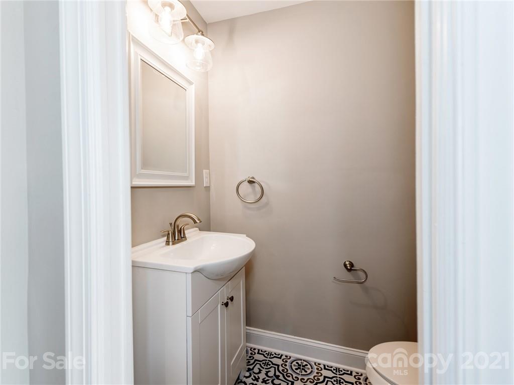 1118 Lansdowne Road Charlotte, NC 28270 - Photo 18 of 37 Gallery Image 18